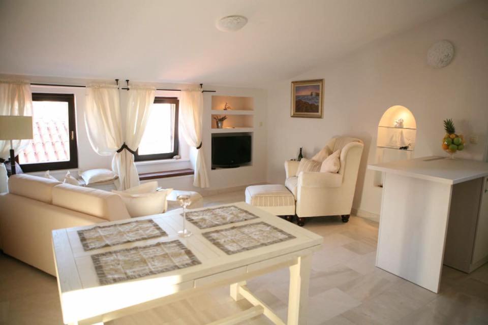 Apartments Filip & Viktoria In The Center Of Trogir Buitenkant foto