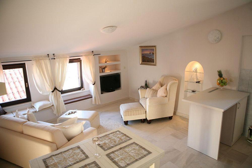 Apartments Filip & Viktoria In The Center Of Trogir Buitenkant foto