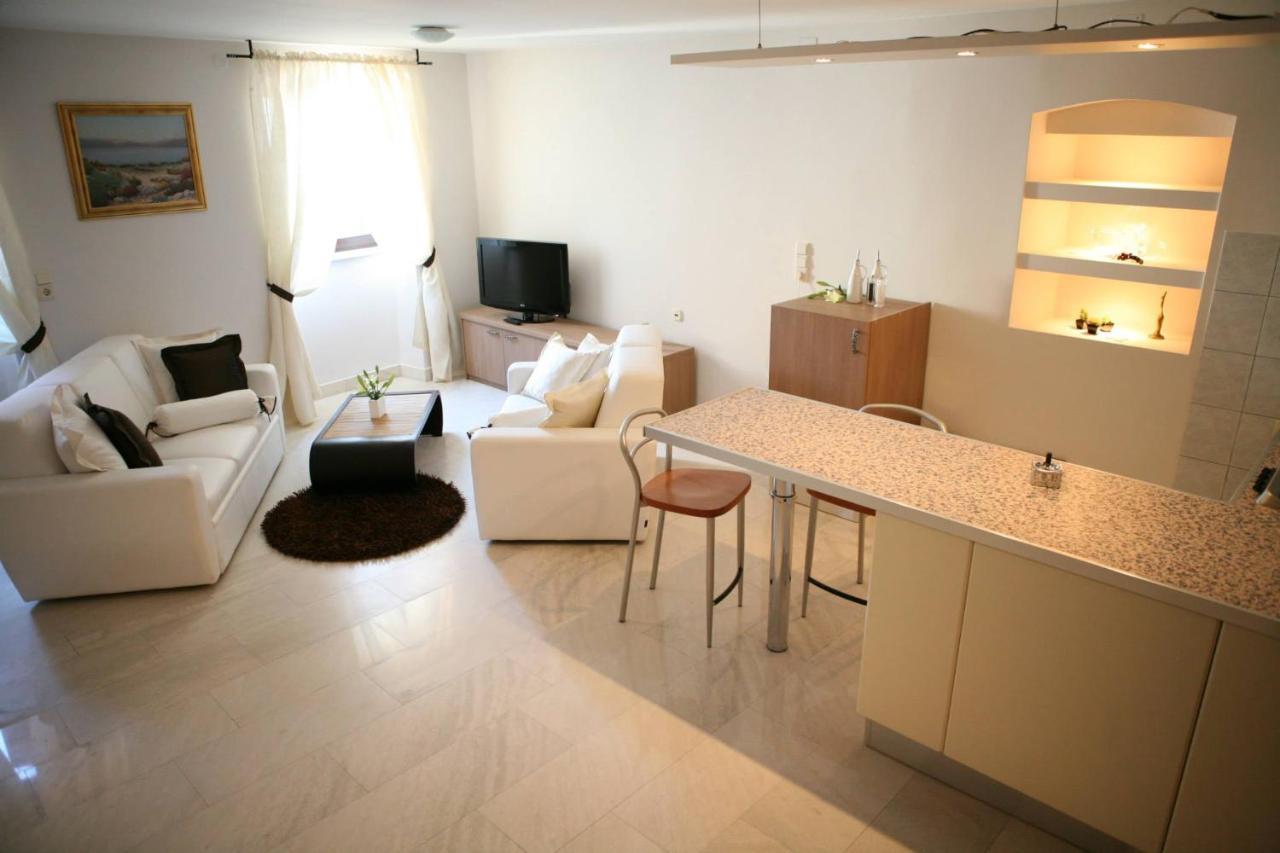 Apartments Filip & Viktoria In The Center Of Trogir Buitenkant foto